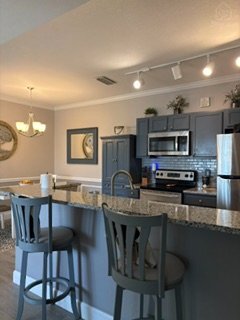 Cozy dinette area seats 4. Counter stools are fun and come in handy. — Private Room in a shared space setting - St Augustine FL Sisters only, St. Augustine, Florida