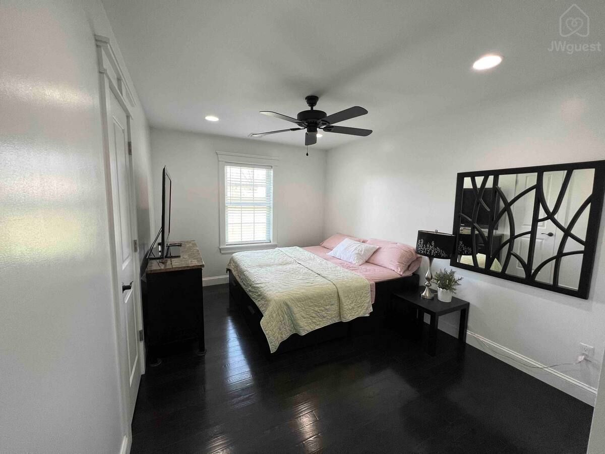 Bedroom 5 — Resort style house with pool - 5min from bethel, Wallkill, New York