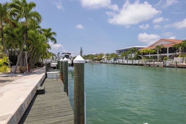 Canal View- Dock 37’ in length — Waterfront 3BR 3BA with 37 ft Dock Tiki Hut Access to Club Pool, Key Colony Beach, Florida