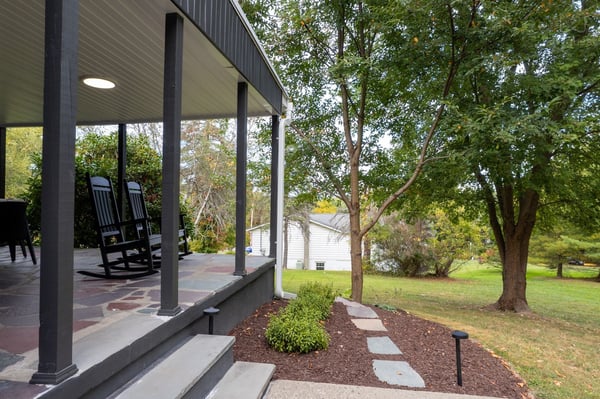 Beautiful surroundings off the back patio — Balm Villa - 2 King En Suites and 1 Queen, Newburgh, New York