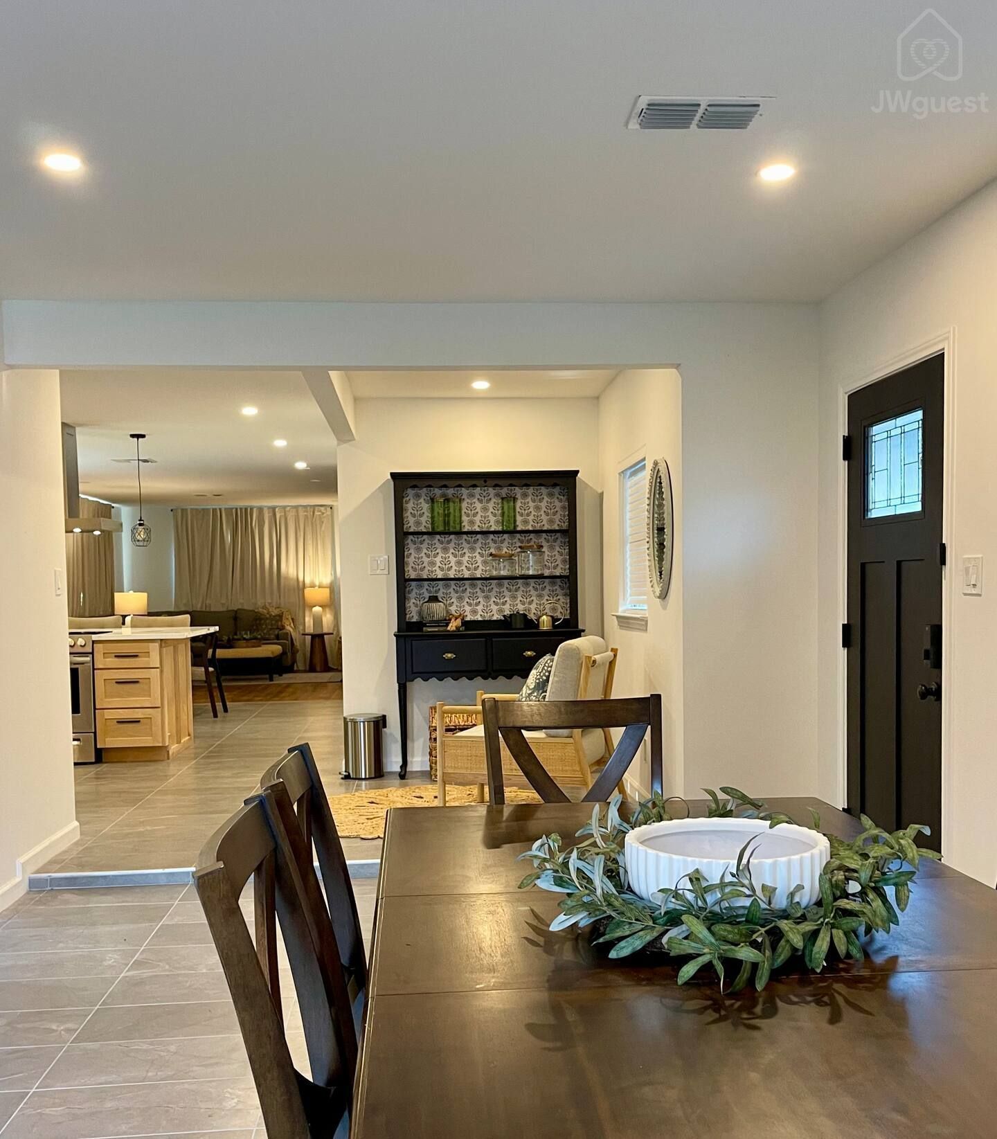 The Cozy Corner 4BR Sleeps 8, Houston, Texas — photo 14
