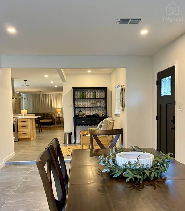 The Cozy Corner 4BR Sleeps 8, Houston, Texas — photo 14