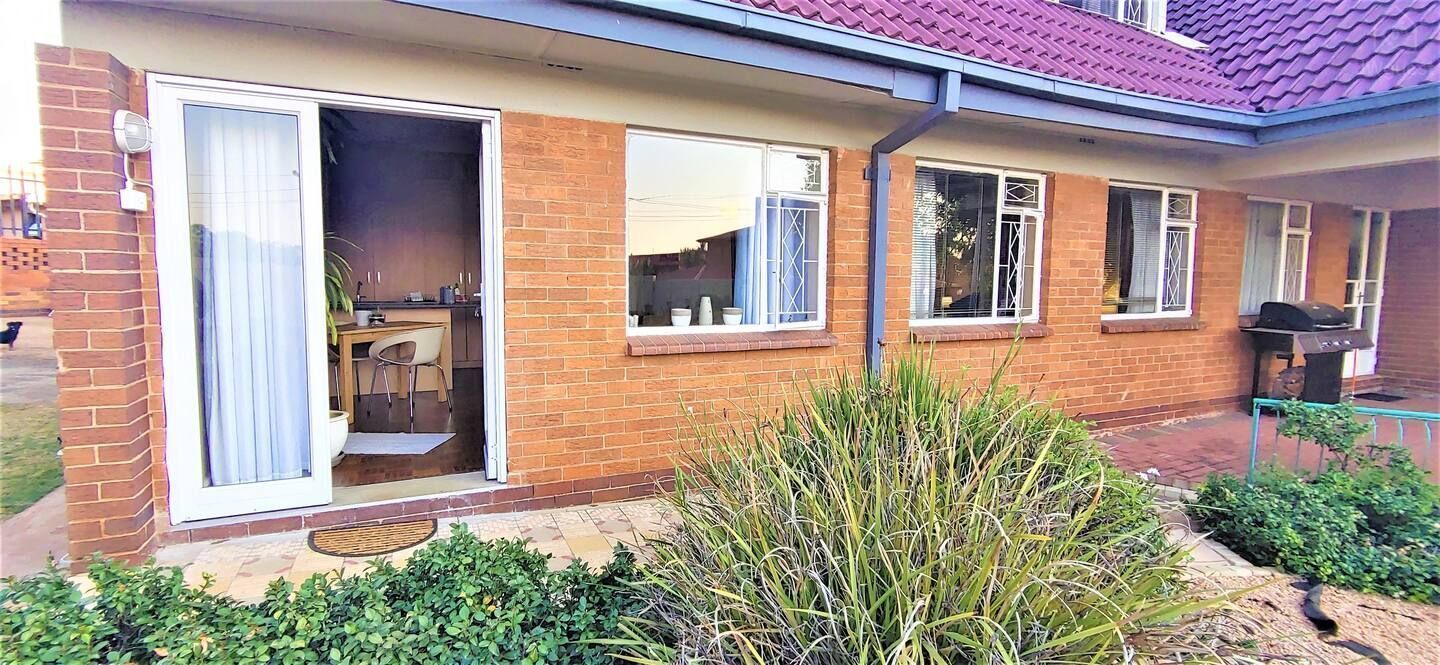 Garden cottage, Roodepoort, Gauteng — photo 35