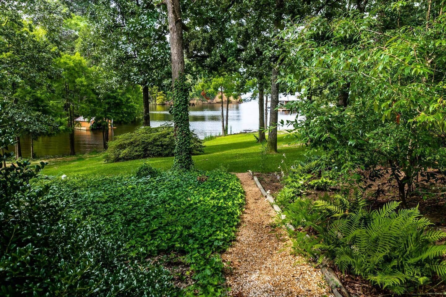 Path to heaven — Eden Cove Toledo Bend 4 kayaks Mid-lake Sleeps 16, Many, Louisiana