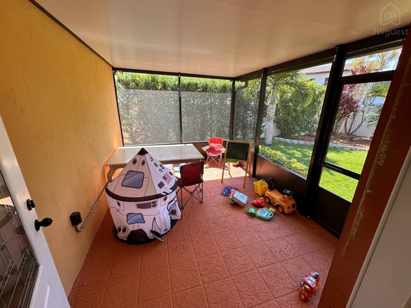 Terrace — Family Rest House in Dania Beach, Dania Beach, Florida