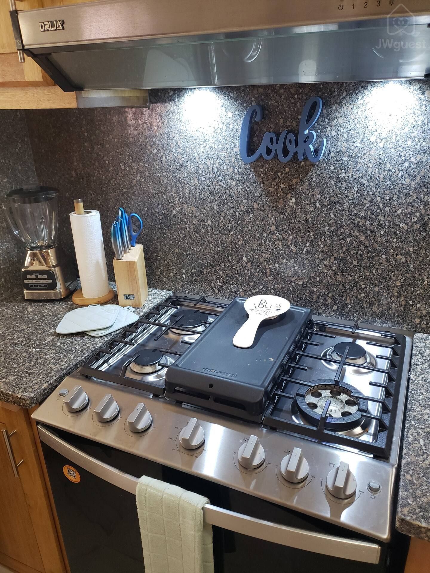 Full size stove — 3 Bedroom retreat balconies free parking air conditioned, Puerto Plata, Puerto Plata