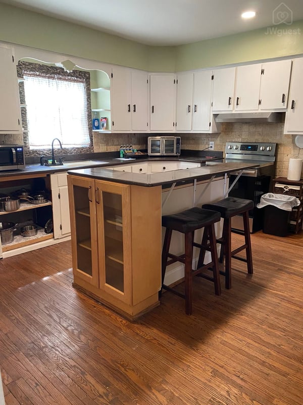 Home away from home cozy lower apartment, Erie County, New York — photo 19