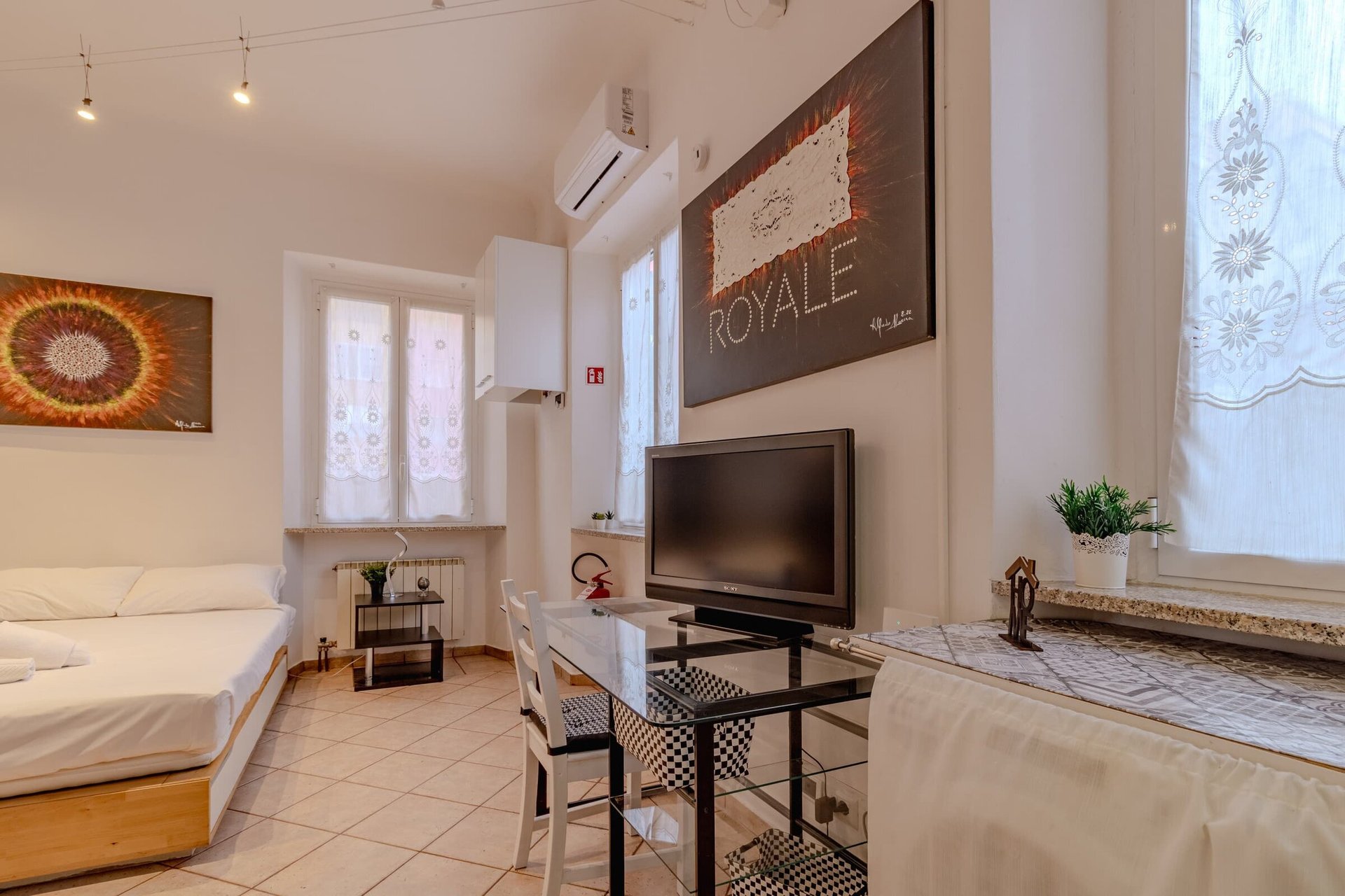 Spazio studio con Tv