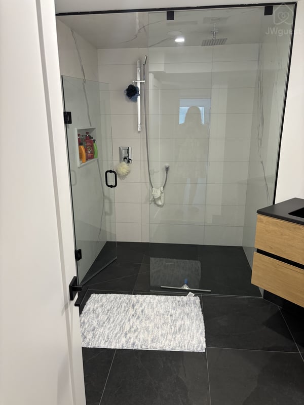 Bright & Modern Private Guest Suite | Separate Entrance | Newl, Brampton, Ontario — photo 12