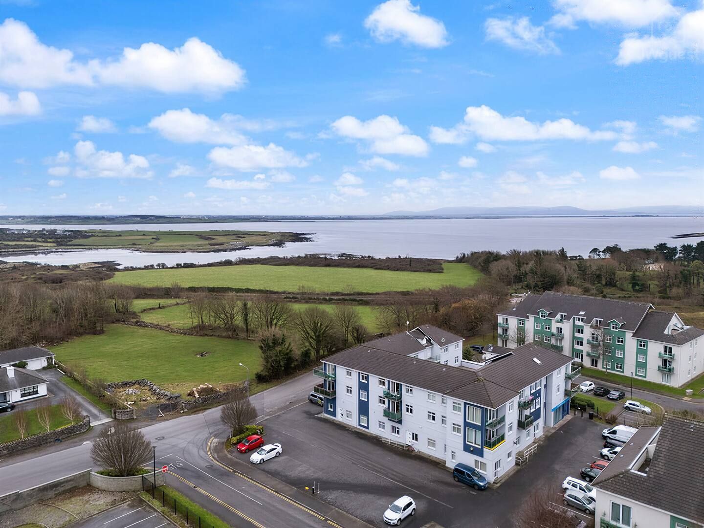 Modern King Room Coastal Walks in Galway City, Galway, County Galway — photo 3