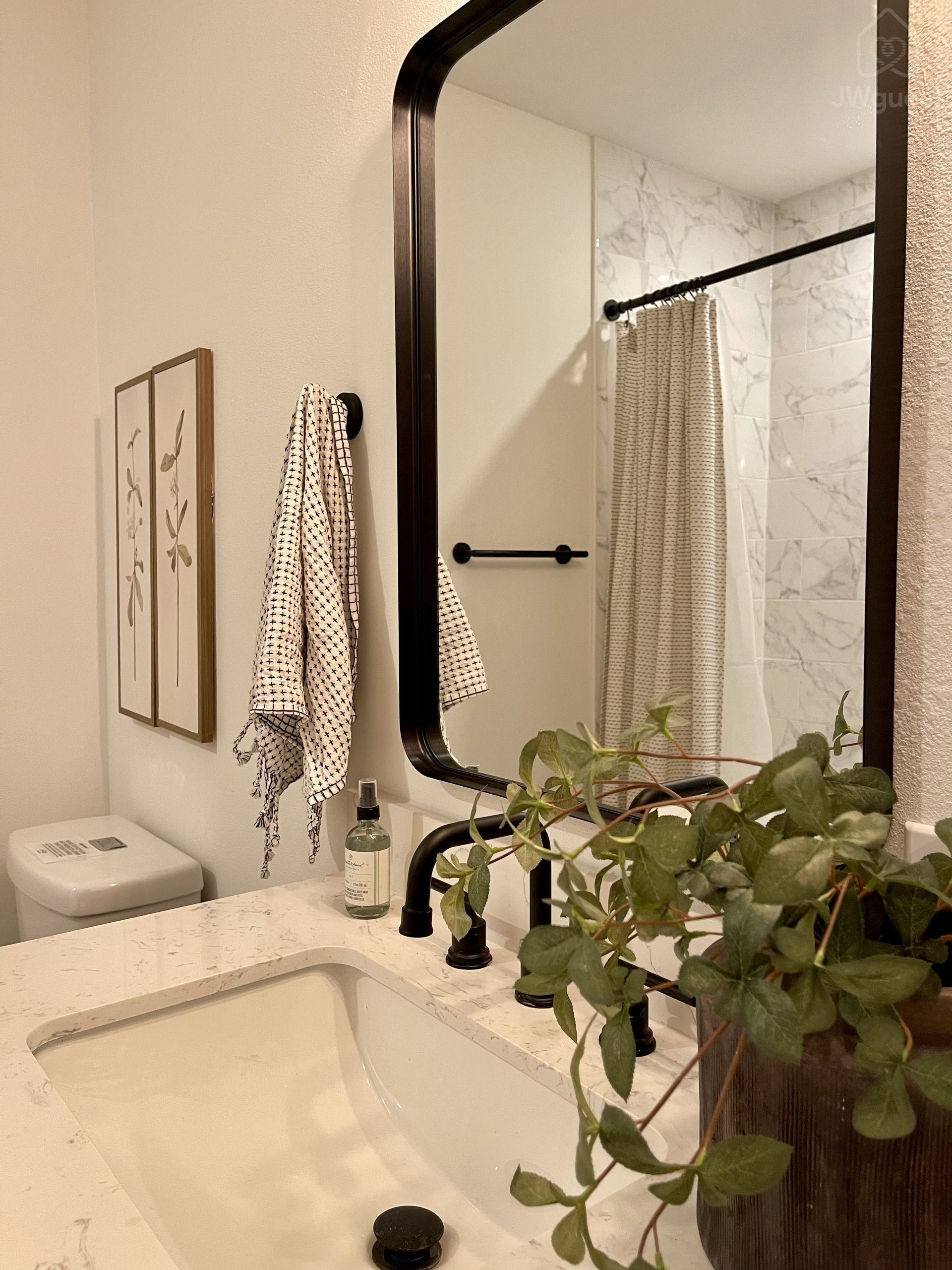 Full bathroom 1 — The Cozy Corner 4BR Sleeps 8, Houston, Texas
