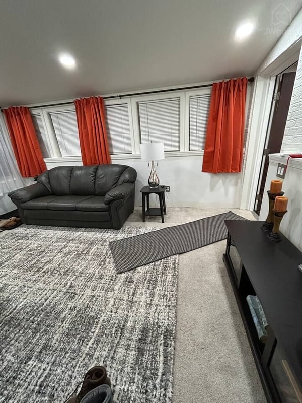 Immaculate one King bed apartment in North Versailles, Allegheny County, Pennsylvania — photo 7