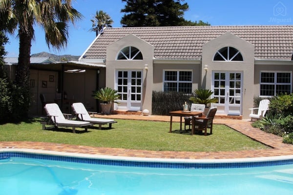 The 2 Self Catering units — Wonderful Studio Apartment between 2 Oceans #2, Cape Town, Western Cape