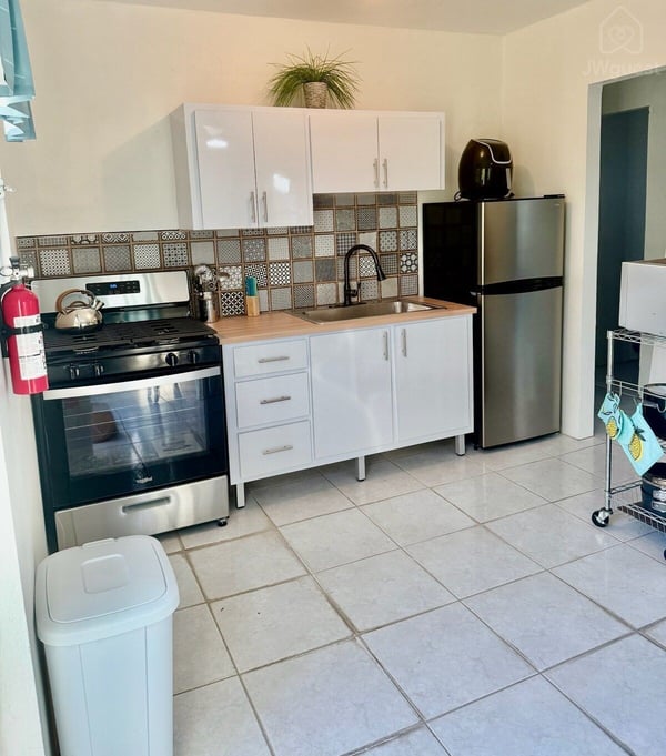 SunsetOasisPR is on the 2nd floor, Mayagüez, Mayagüez — photo 7