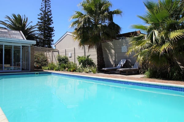 The pool and sun loungers — Wonderful Studio Apartment between 2 Oceans #2, Cape Town, Western Cape
