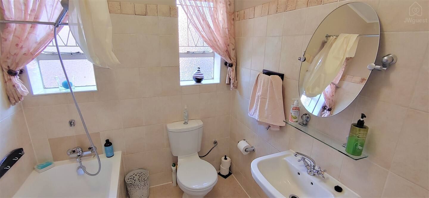 Garden cottage, Roodepoort, Gauteng — photo 33
