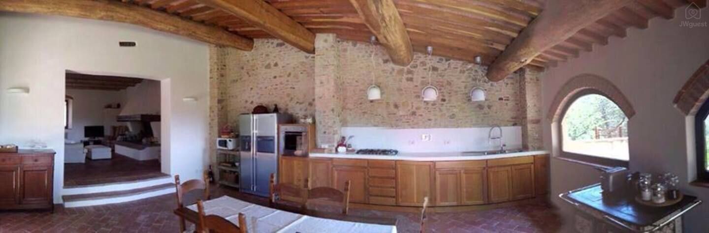 Shared Kitchen and breakfast table. — The Barn under the Tuscan countryside, Tavarnelle, Toscana