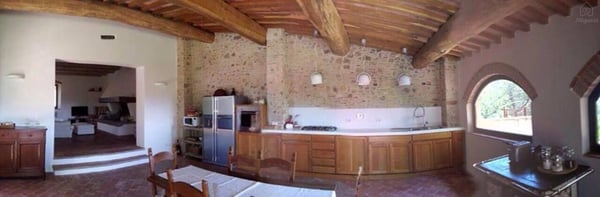 Shared Kitchen and breakfast table. — The Barn under the Tuscan countryside, Tavarnelle, Toscana