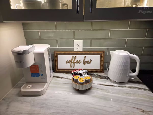 Keurig coffee maker, coffee pods, tea bags and electric water kettle provided. — New Modern 1 Bdr Apt 20 minutes from Atl airport, Sharpsburg, Georgia