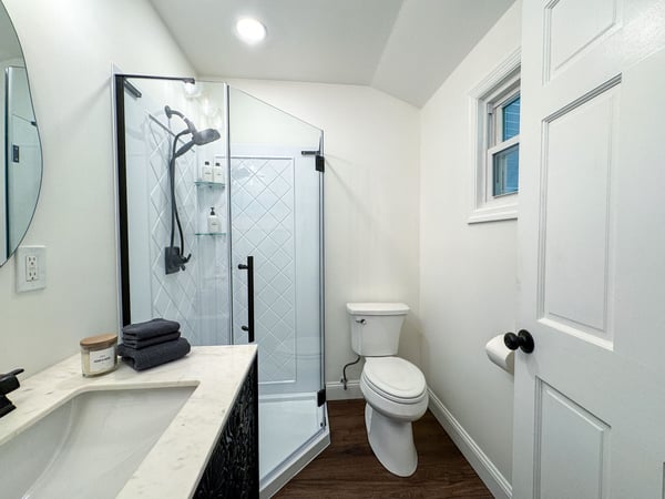 Full bathroom in King en-suite — Balm Villa - 2 King En Suites and 1 Queen, Newburgh, New York