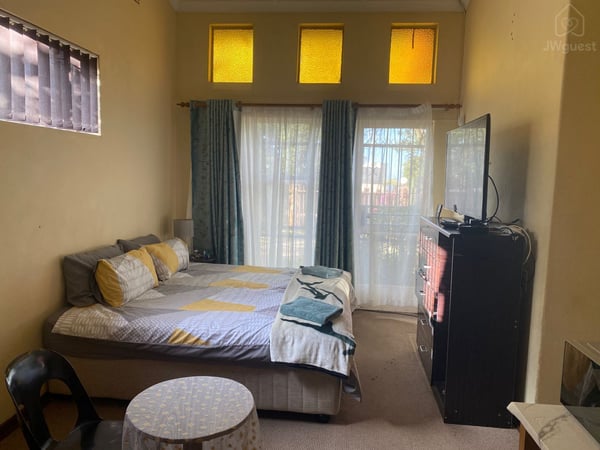 Korhaan Bedroom Suite, Roodepoort, Gauteng — photo 1