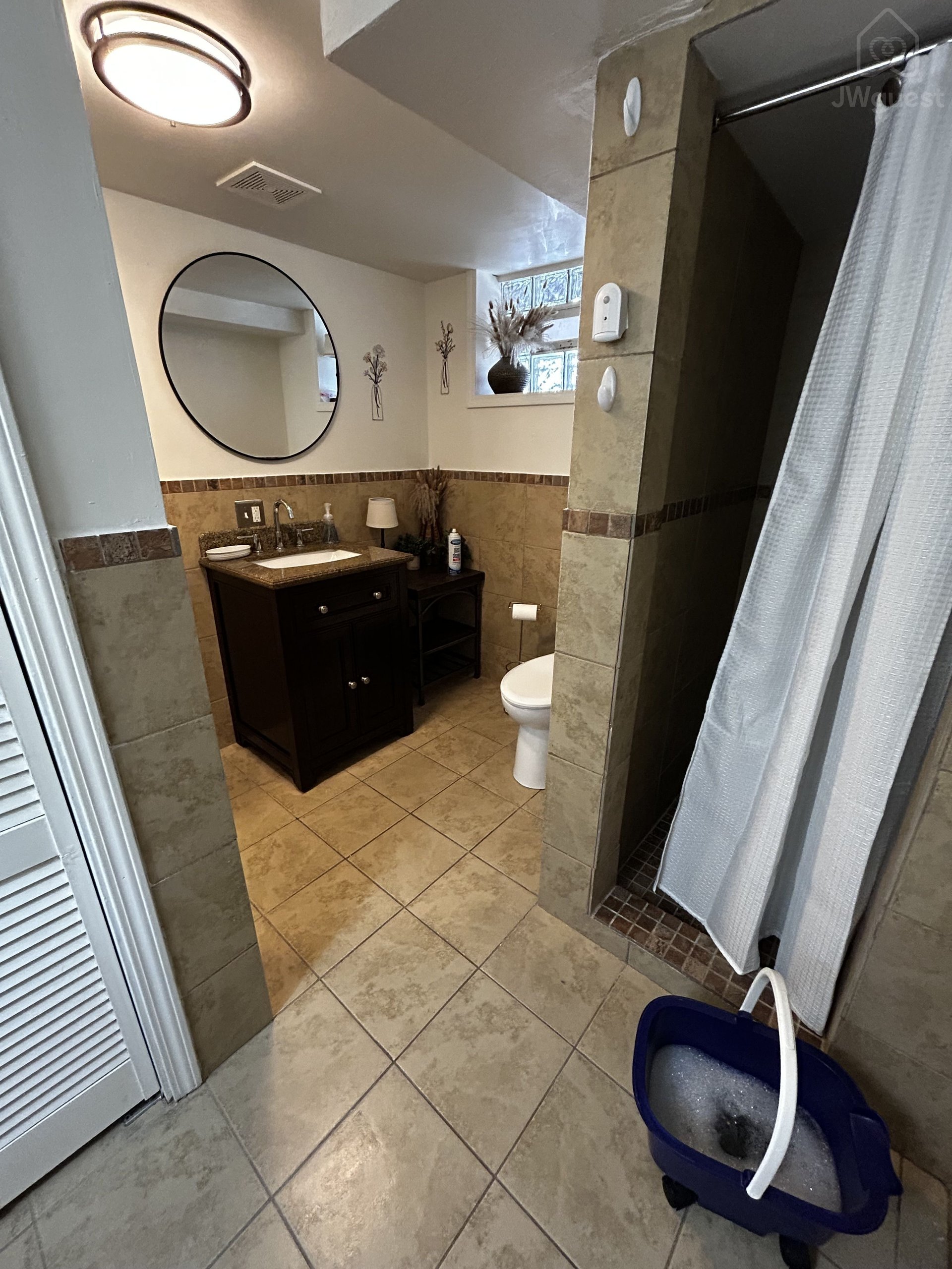Immaculate one King bed apartment in North Versailles, Allegheny County, Pennsylvania — photo 31