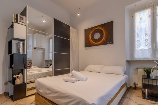 Comodo letto matrimoniale con funzione contenitore