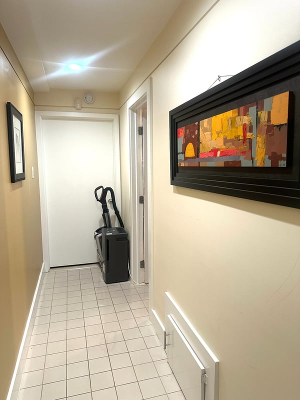 Brigh Hallways / Art — Casa Bloomingdale DC, Washington, District of Columbia