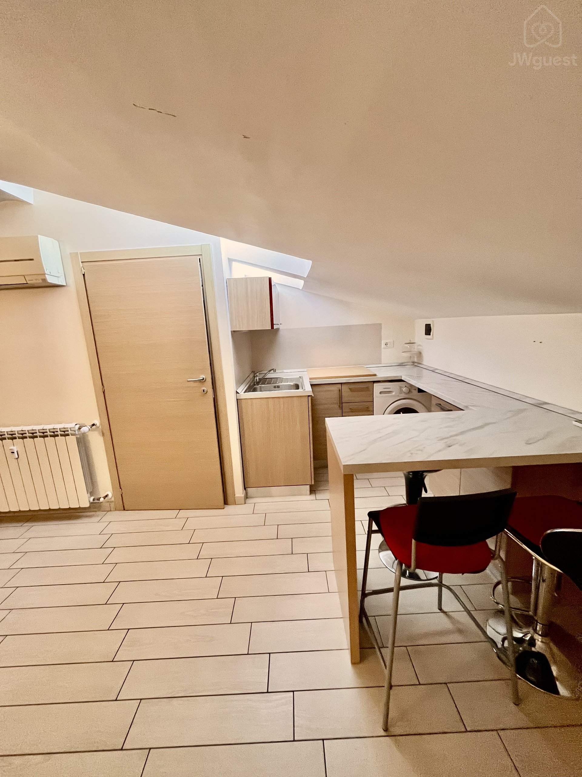Fully equipped kitchenette (no oven) — Cozy Attic Apartment Kingdom Hall & Tram Stop and City Center, Firenze, Toscana