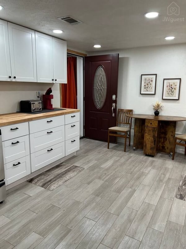 Immaculate one King bed apartment in North Versailles, Allegheny County, Pennsylvania — photo 15