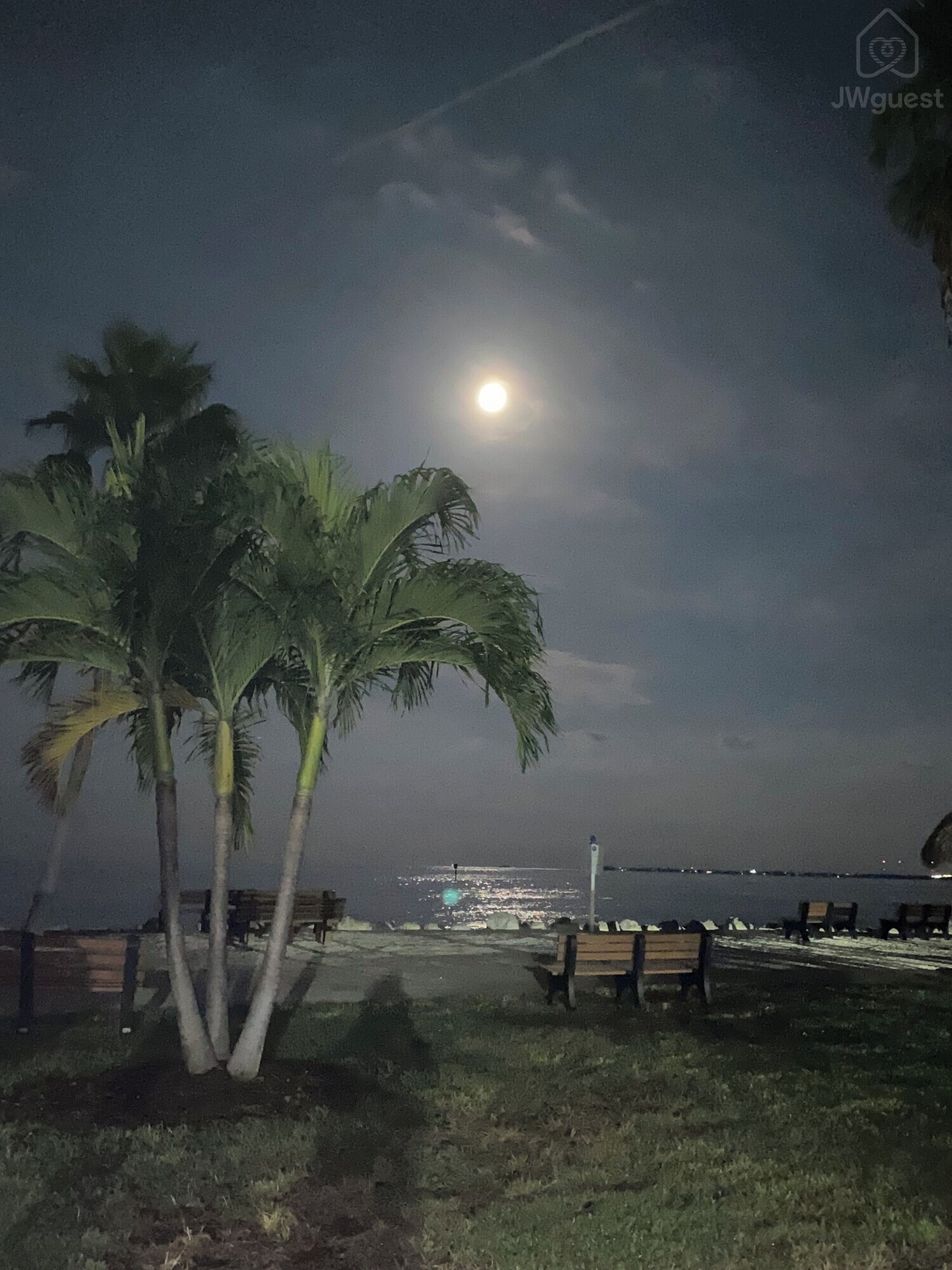 Sunset Park Full Moon — Waterfront 3BR 3BA with 37 ft Dock Tiki Hut Access to Club Pool, Key Colony Beach, Florida