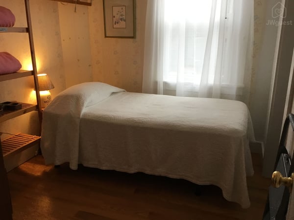 Twin bedr — Rooms on the River Free Parking Wi-Fi, South Lee, Massachusetts