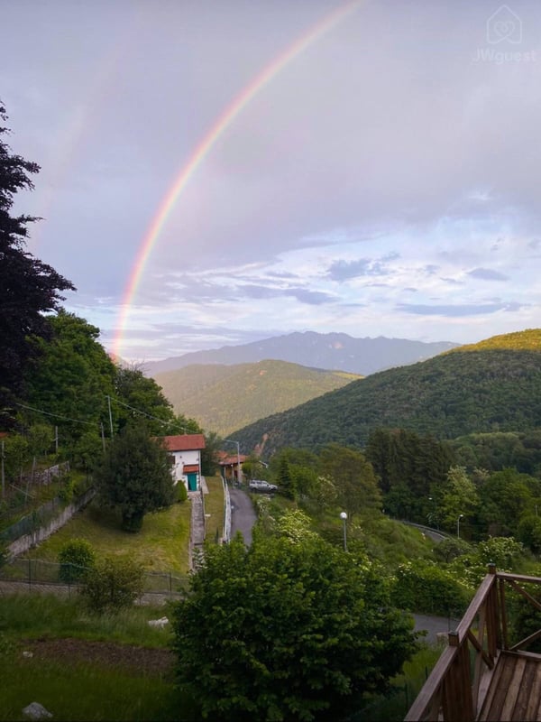 Casa immersa nel verde di un piccolo paesino di 300 abitanti, Marzio, Lombardia — photo 45