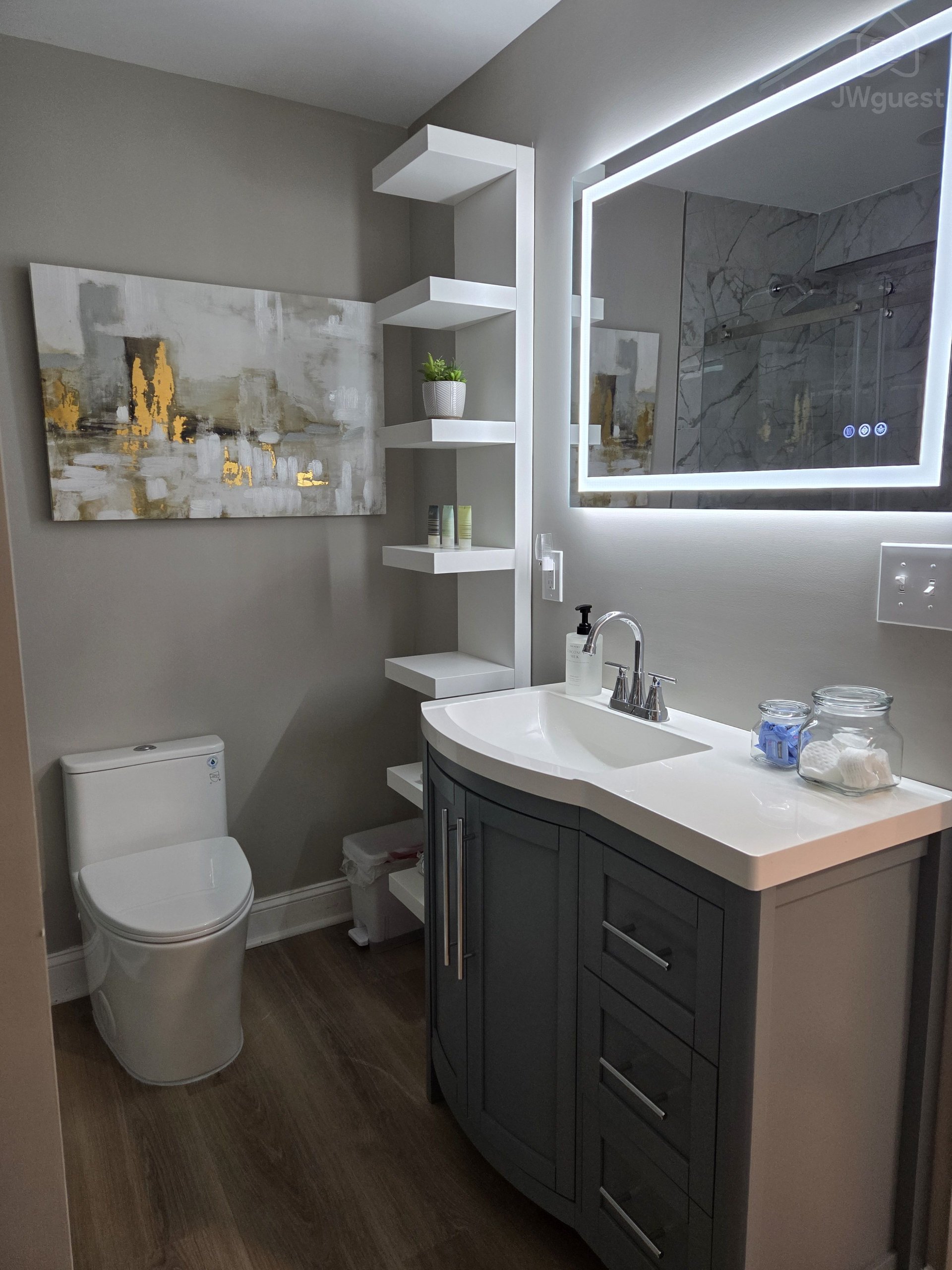 Plenty of storage and lit makeup mirror with anti fog feature. — New Modern 1 Bdr Apt 20 minutes from Atl airport, Sharpsburg, Georgia