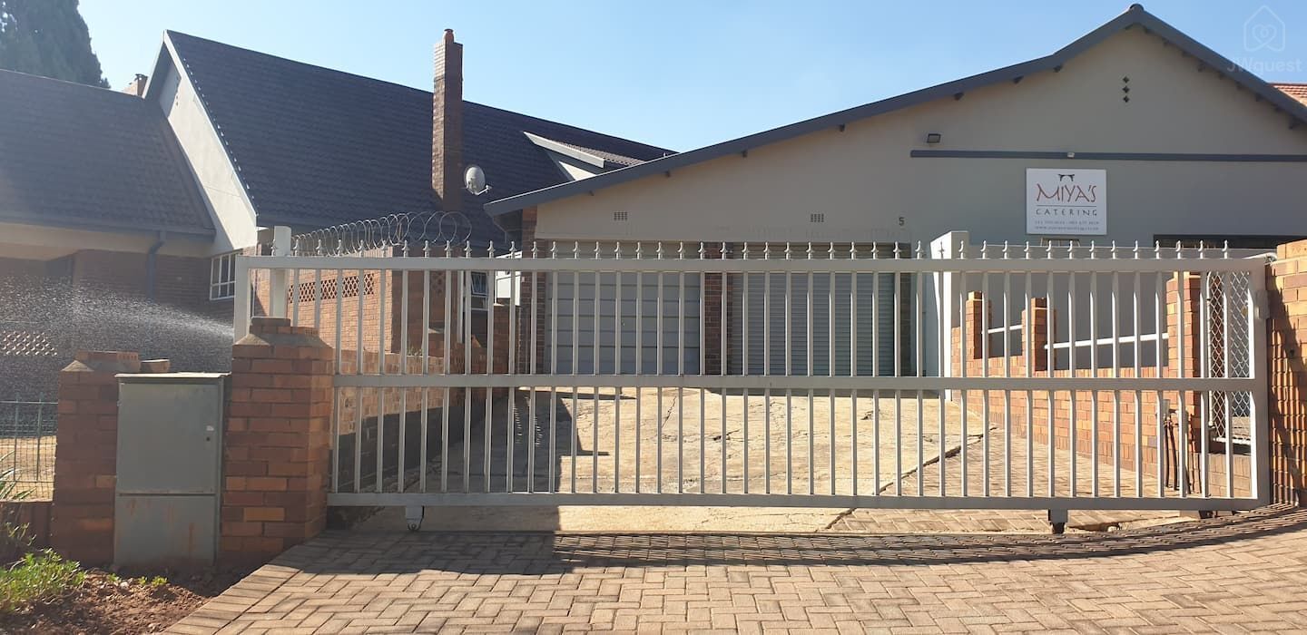 Garden cottage, Roodepoort, Gauteng — photo 38