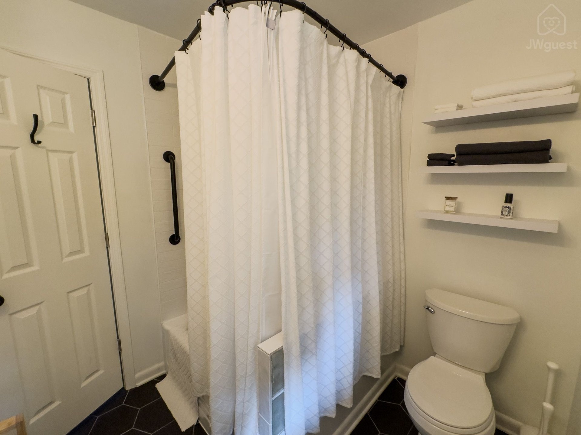 Balm Villa - 2 King En Suites and 1 Queen, Newburgh, New York — photo 23