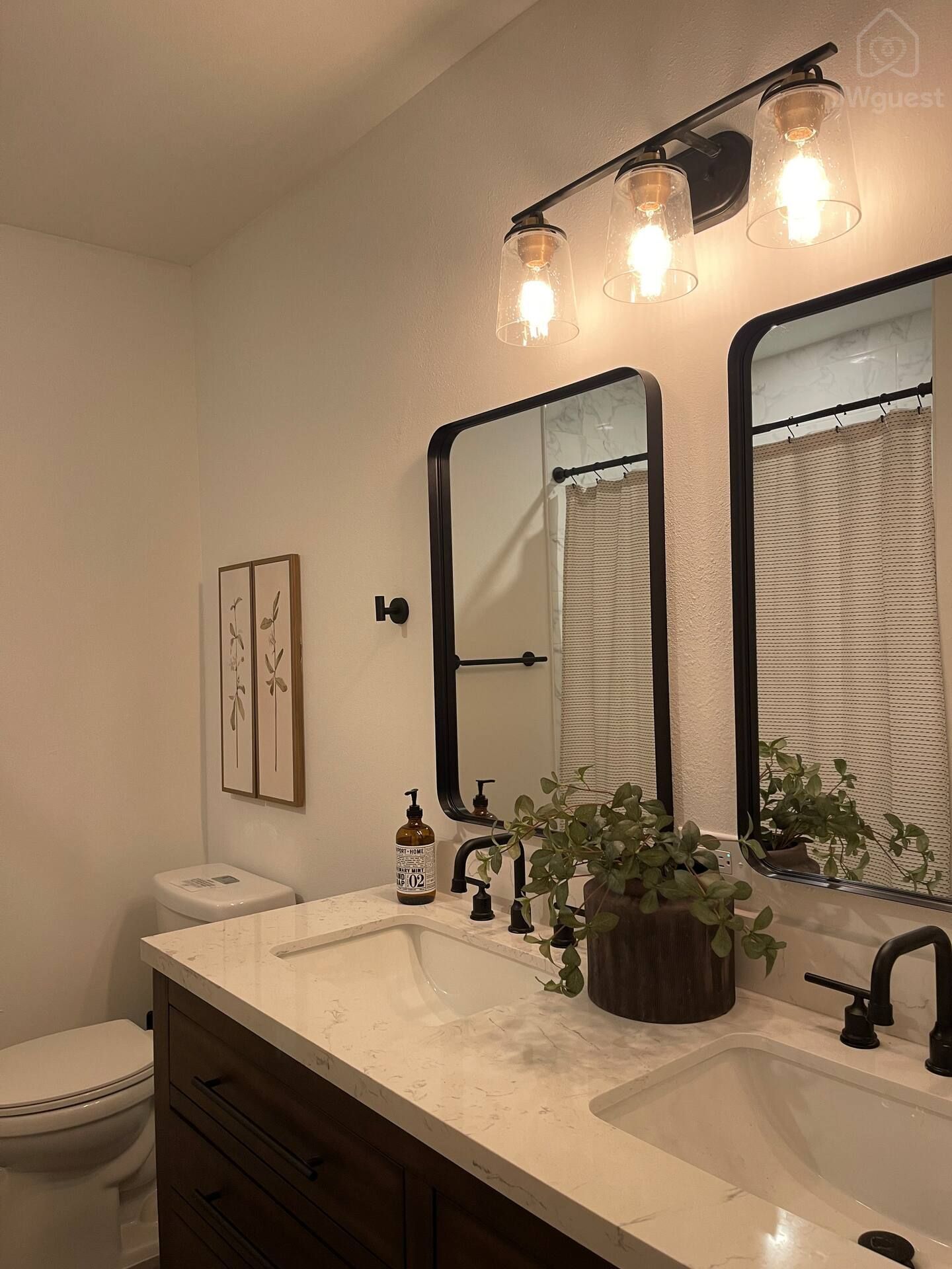 Full bathroom 1 — The Cozy Corner 4BR Sleeps 8, Houston, Texas