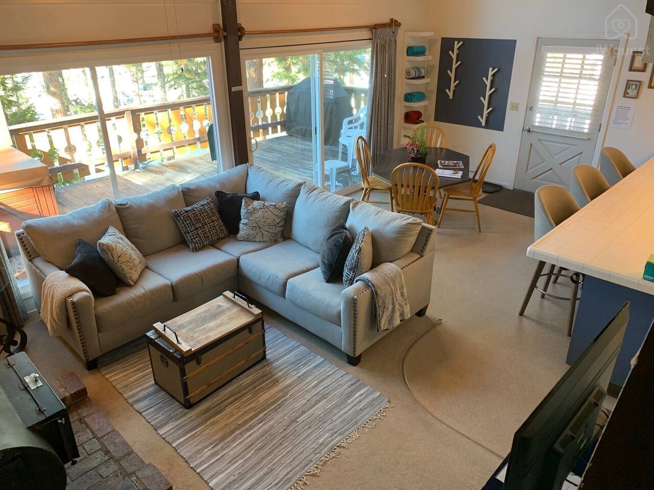 Perfect for couples or small groups /families — Wooded Quiet Secluded South Lake Tahoe Chalet, South Lake Tahoe, California