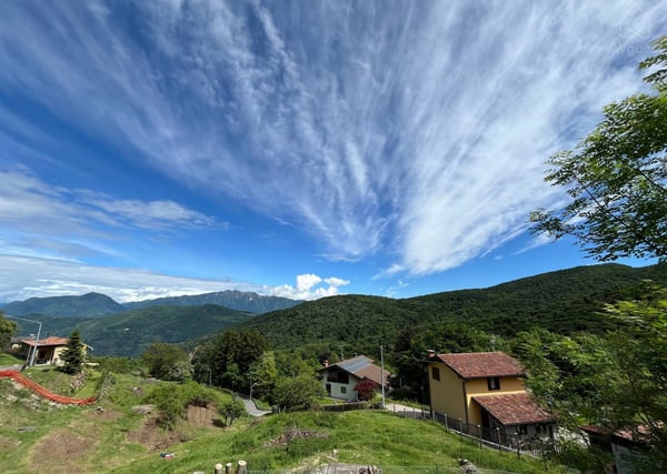 Casa immersa nel verde di un piccolo paesino di 300 abitanti, Marzio, Lombardia — photo 41