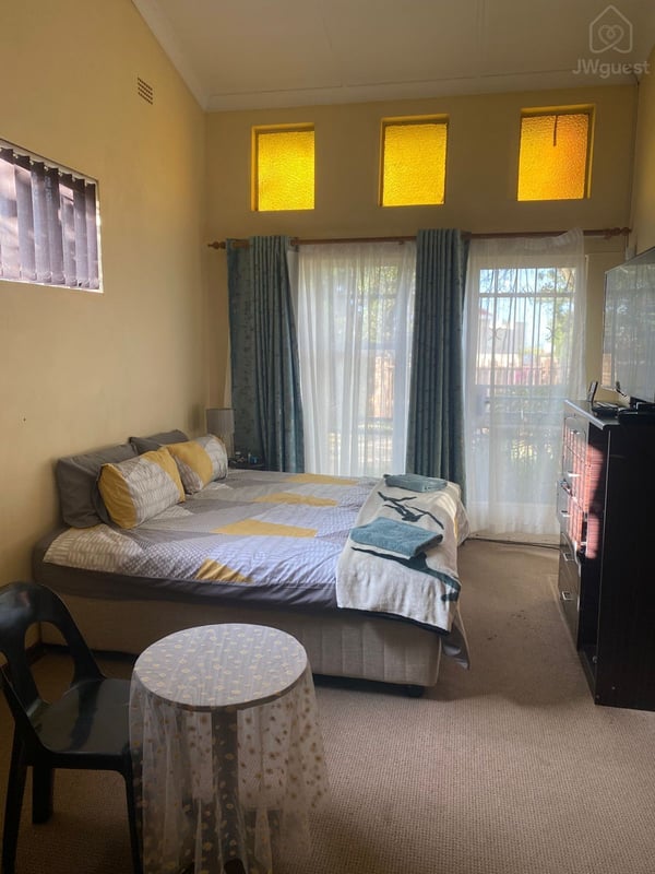 Korhaan Bedroom Suite, Roodepoort, Gauteng — photo 3