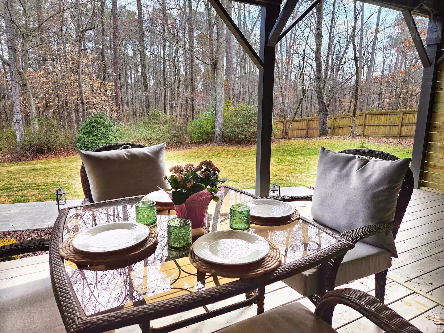 Enjoy relaxing at the table and chairs. You will have the back yard to yourself. — New Modern 1 Bdr Apt 20 minutes from Atl airport, Sharpsburg, Georgia