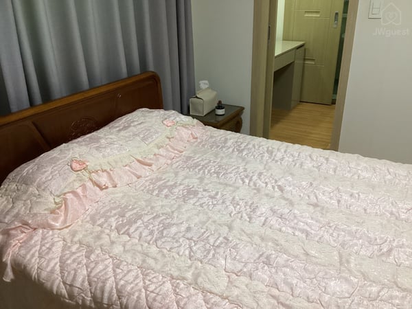 A master bedroom with a full bath and a powder room — A Walk to Korea Bethel, Anseong-si, Gyeonggi-do