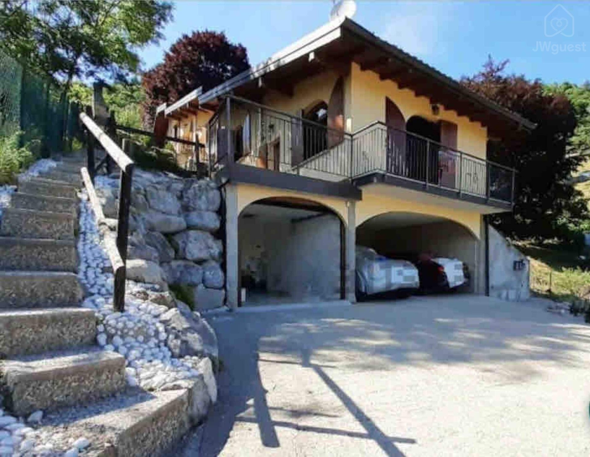 Casa immersa nel verde di un piccolo paesino di 300 abitanti, Marzio, Lombardia — photo 4