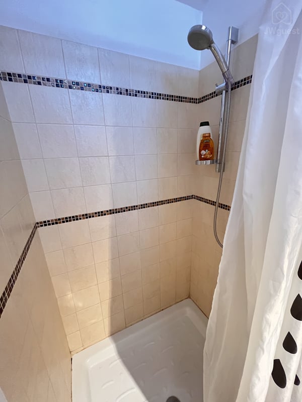 Private in-room full bathroom with shower — Cozy Attic Apartment Kingdom Hall & Tram Stop and City Center, Firenze, Toscana