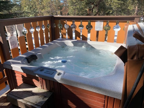 Year round hot tub relaxation — Wooded Quiet Secluded South Lake Tahoe Chalet, South Lake Tahoe, California
