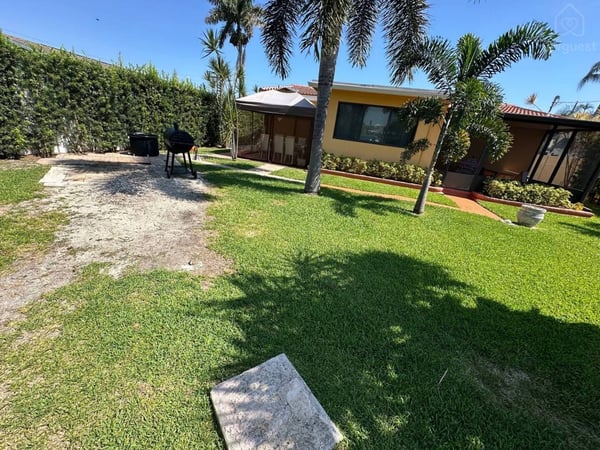 Family Rest House in Dania Beach, Dania Beach, Florida — photo 16