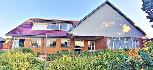 Garden cottage, Roodepoort, Gauteng — photo 39