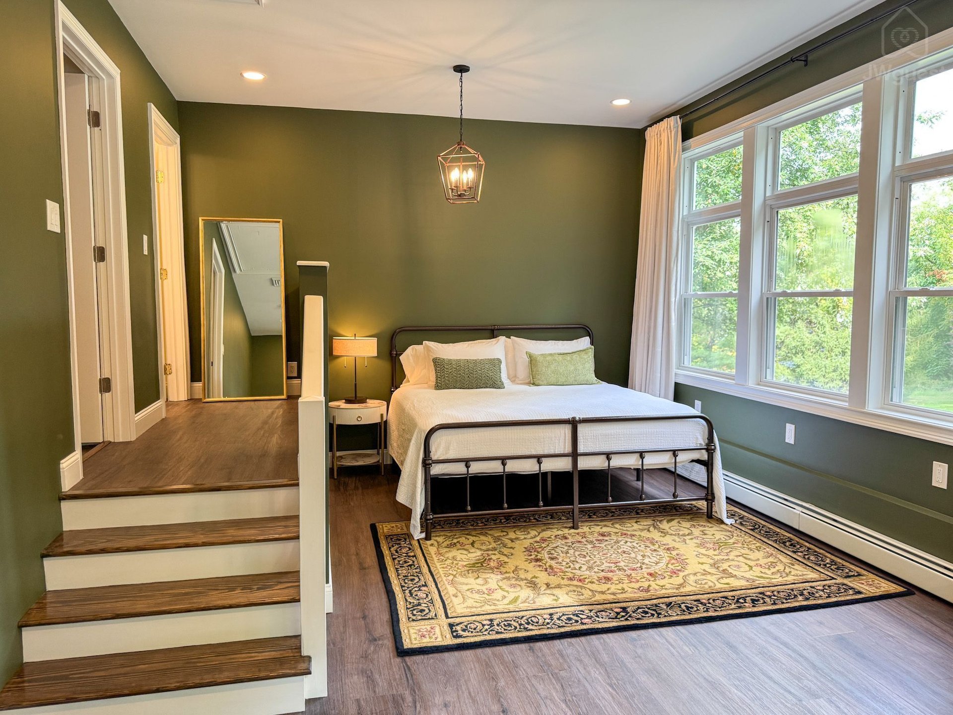 King en-suite — Balm Villa - 2 King En Suites and 1 Queen, Newburgh, New York