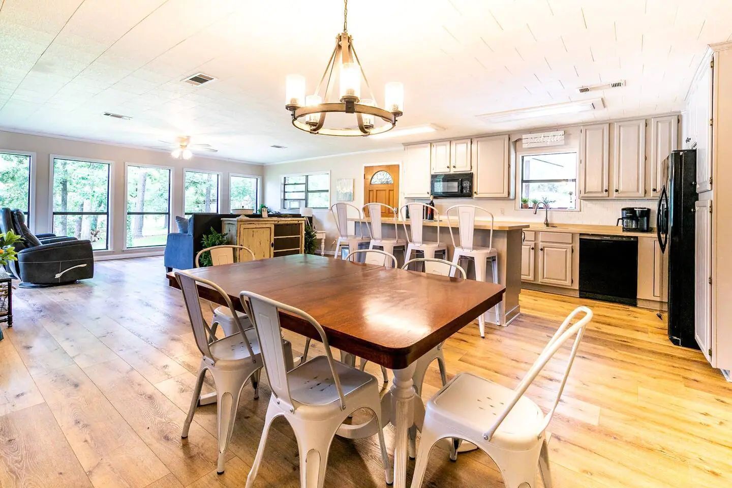 Dining table/Kitchen — Eden Cove Toledo Bend 4 kayaks Mid-lake Sleeps 16, Many, Louisiana