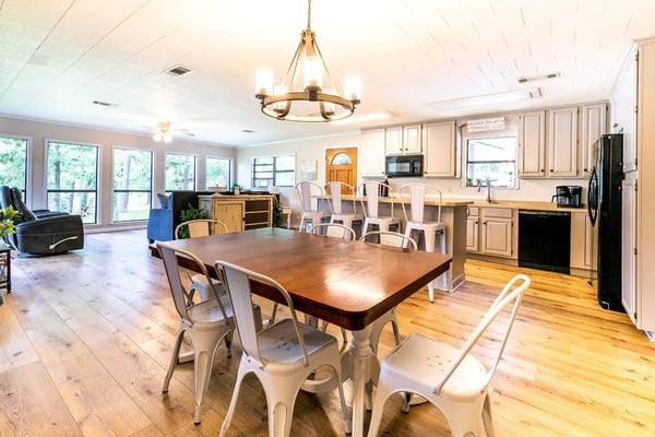 Dining table/Kitchen — Eden Cove Toledo Bend 4 kayaks Mid-lake Sleeps 16, Many, Louisiana
